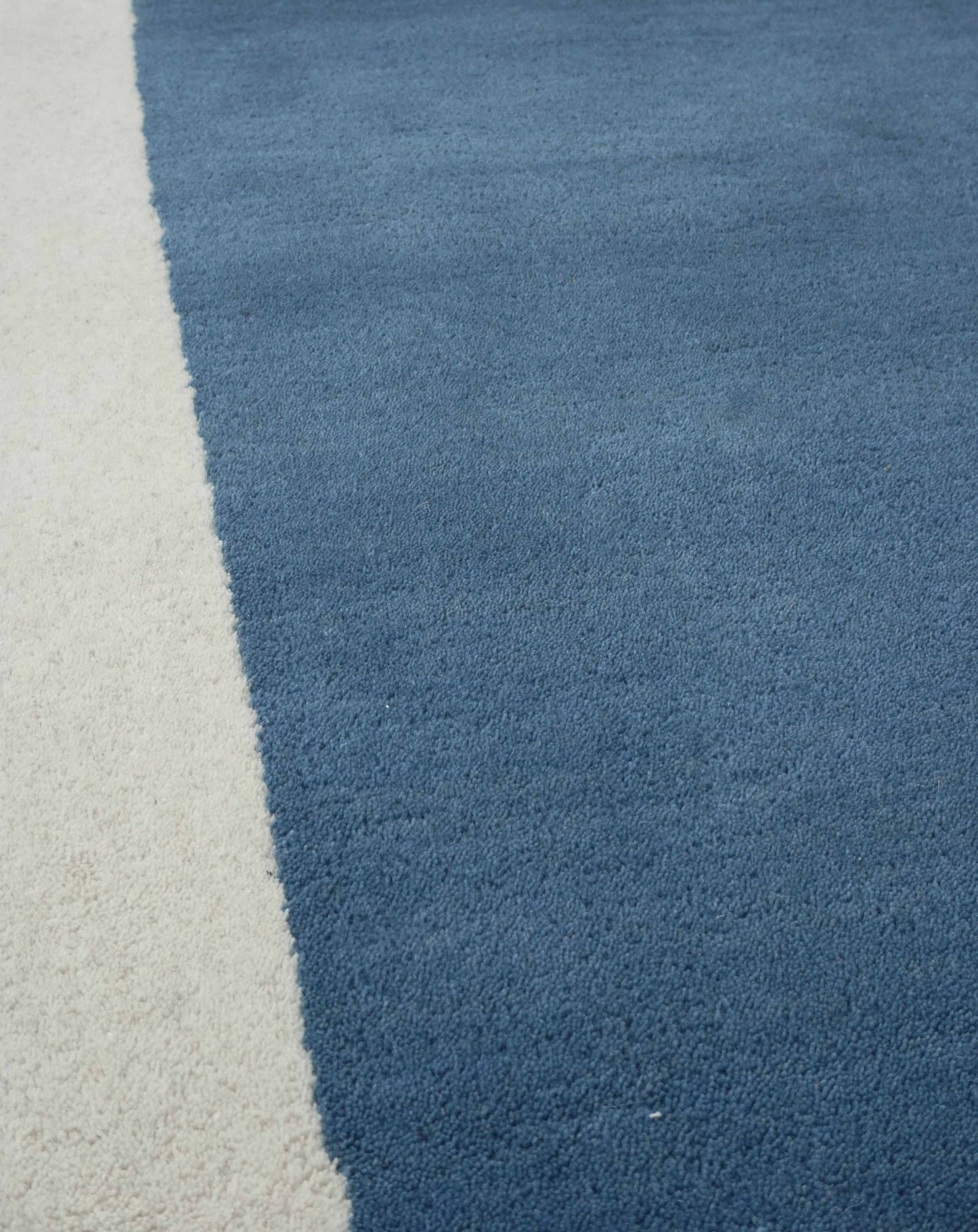 Handmade Hand-Tufted Modern Rug | Double Border Design in White & Navy Blue