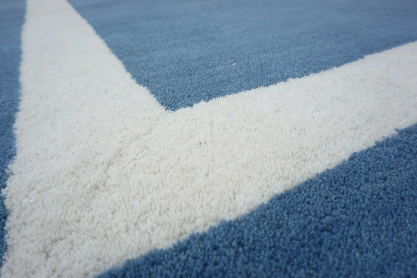 Handmade Hand-Tufted Modern Rug | Double Border Design in White & Navy Blue
