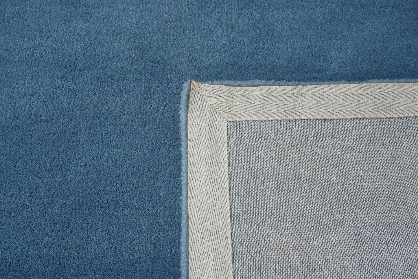 Handmade Hand-Tufted Modern Rug | Double Border Design in White & Navy Blue